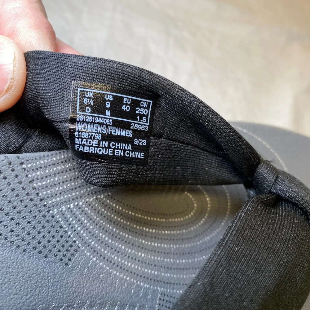 Clarks Cloudsteppers Cushionsoft Wedge Thong Sandals Women's Size 9 Black